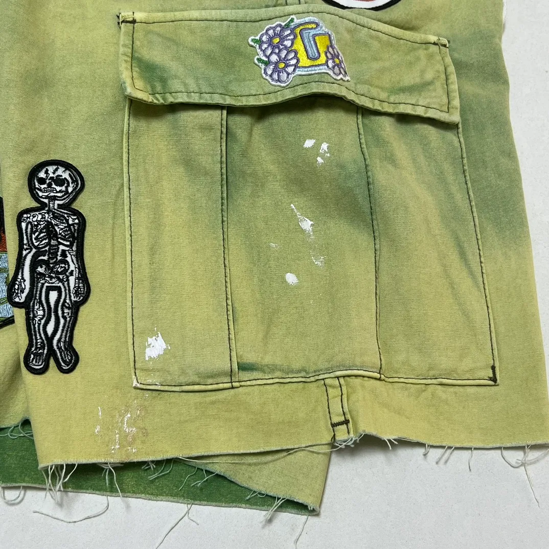 GALLERY DEPT. KENZIE FATIGUE CARGO SHORTS Patch embroidered shorts, distressed ink-splashed overalls, olive green size 30/32/34/36, heavy wash garment dyeing, jetted horse fade, washed and distressed products, each piece is slightly different, each piece is a work of art, Shimada machine embroidery, hand-splashed ink graffiti